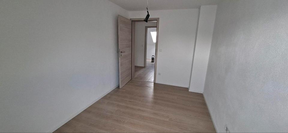 Dachgeschoßwohnung Poppenricht - 3.5 Zimmer, 85 m&sup2;, 760&euro; | Angebot:25856496