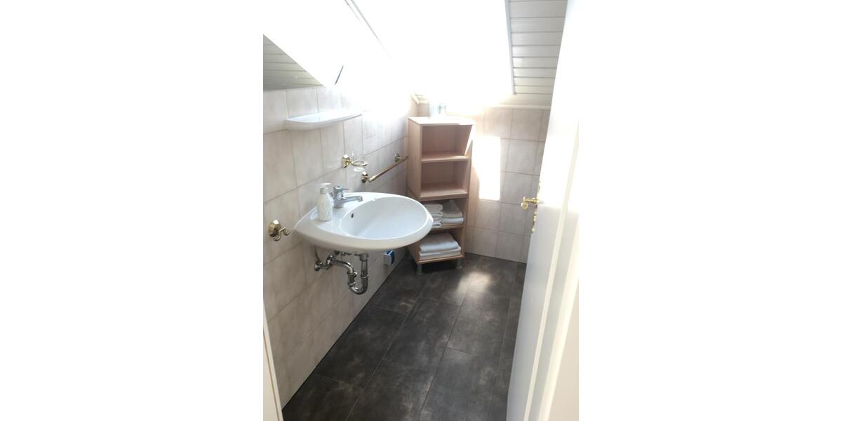 Dachgeschoßwohnung Tuntenhausen - 1.5 Zimmer, 30 m&sup2;, 880&euro; | Angebot:25046920