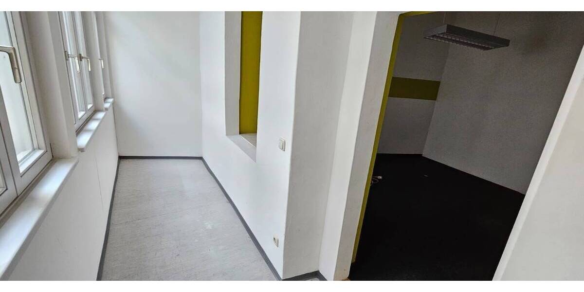 Gewerbeobjekt Amberg - 5 Zimmer, 274 m&sup2;, 3.700&euro; | Angebot:25665004