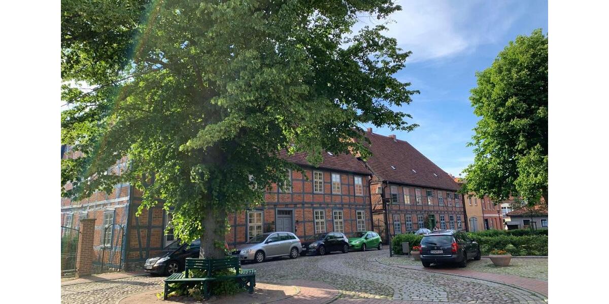 Sonnige, zentral gelegene 4-Raum-Wohnung mit Kamin 4 zimmer