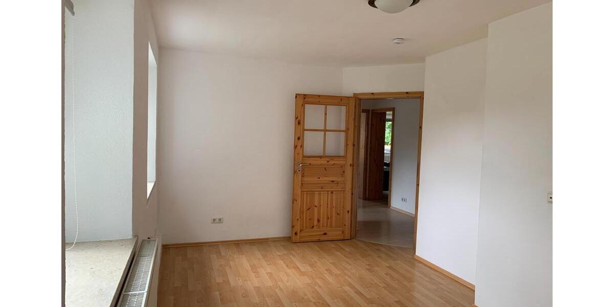 Erdgeschoßwohnung Neukirchen-Balbini Balbini - 3 Zimmer, 78 m&sup2;, 350&euro; | Angebot:26699692