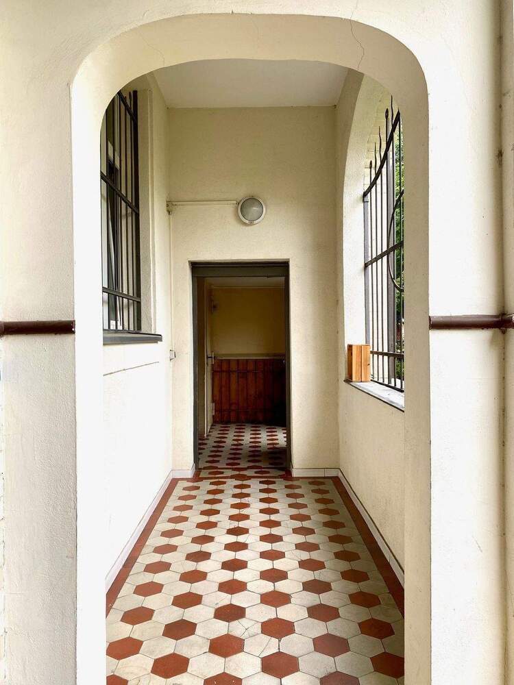 Renovierte JugendstilWohnung mit Süd-Balkon in ruhiger Anwohnerstraße