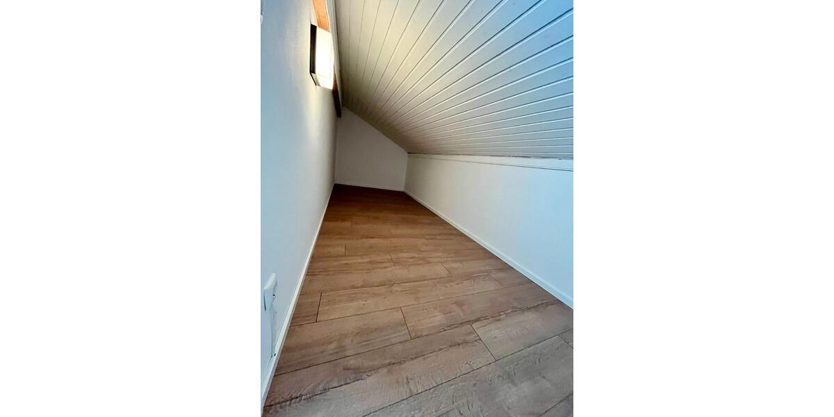 Dachgeschoßwohnung Bergen - 1.5 Zimmer, 64 m&sup2;, 890&euro; | Angebot:26577609