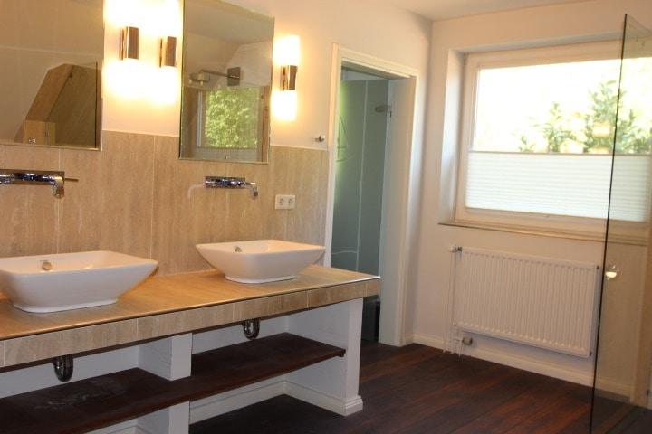 Dachgeschoßwohnung Leck - 3 Zimmer, 145 m&sup2;, 950&euro; | Angebot:26618427