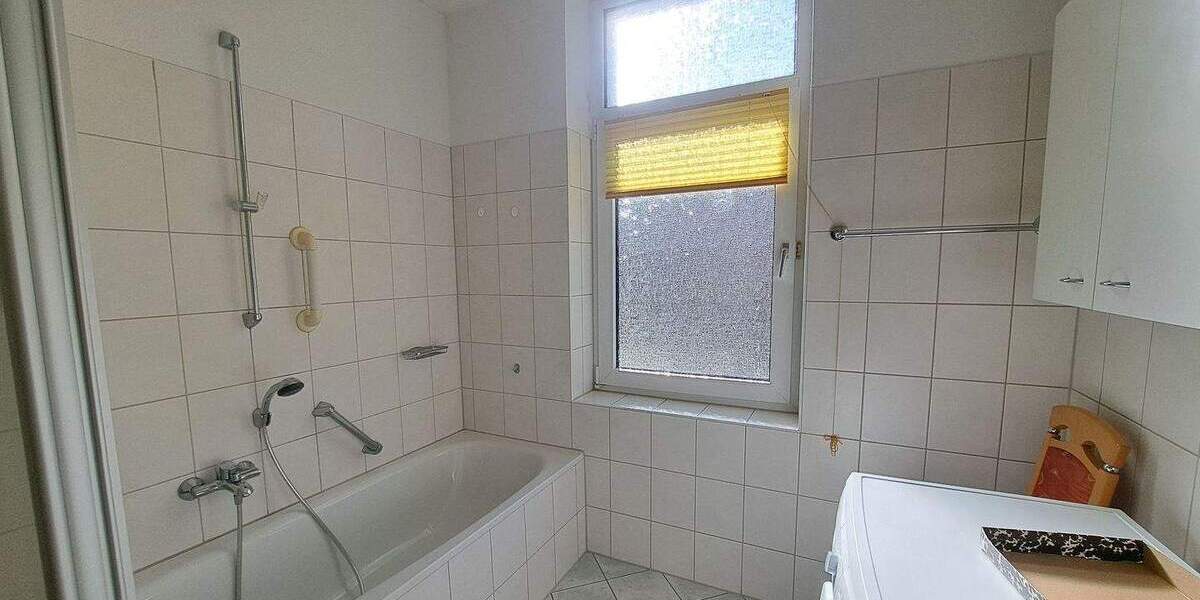 Etagenwohnung Bremerhaven Mitte - 2 Zimmer, 68 m&sup2;, 440&euro; | Angebot:25749038