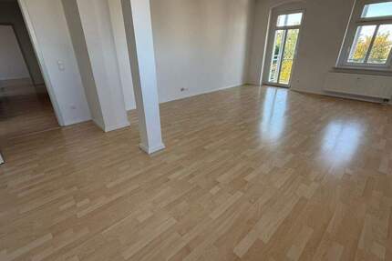 3. OG 2 Balkone Bad mit Fenster Gäste-WC frei ab sofort 4 zimmer