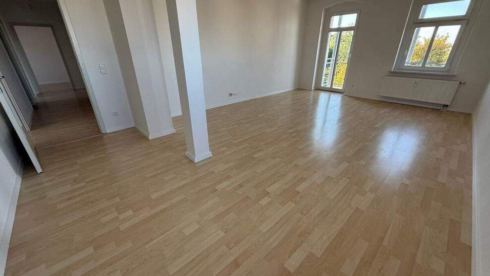 3. OG 2 Balkone Bad mit Fenster Gäste-WC frei ab sofort 4 zimmer