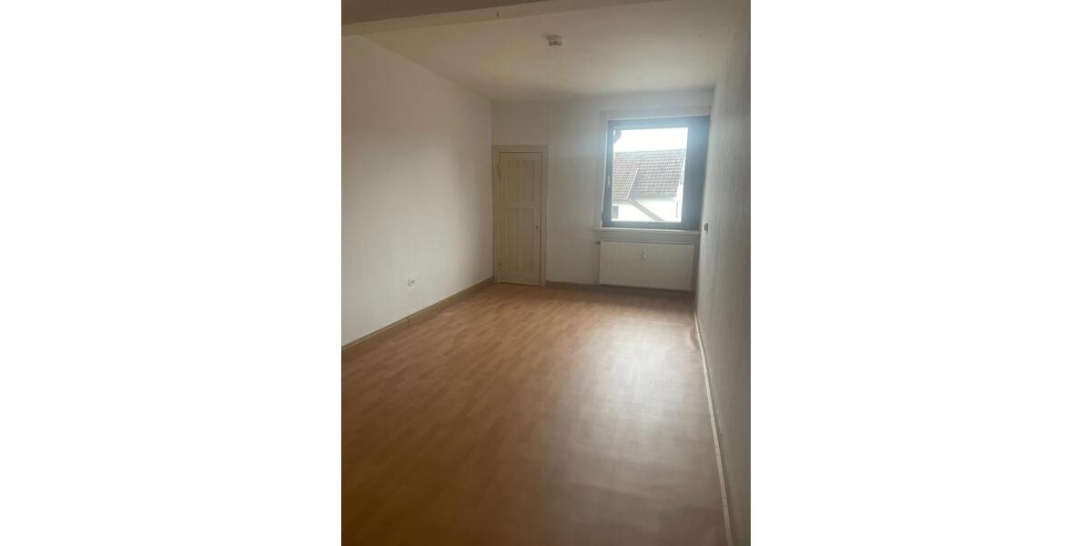 Etagenwohnung Wasungen - 3 Zimmer, 90 m&sup2;, 550&euro; | Angebot:24240111
