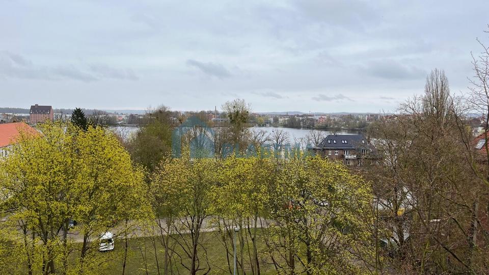 Dachgeschoßwohnung Schwerin - 4 Zimmer, 105 m&sup2;, 1.470&euro; | Angebot:26645278