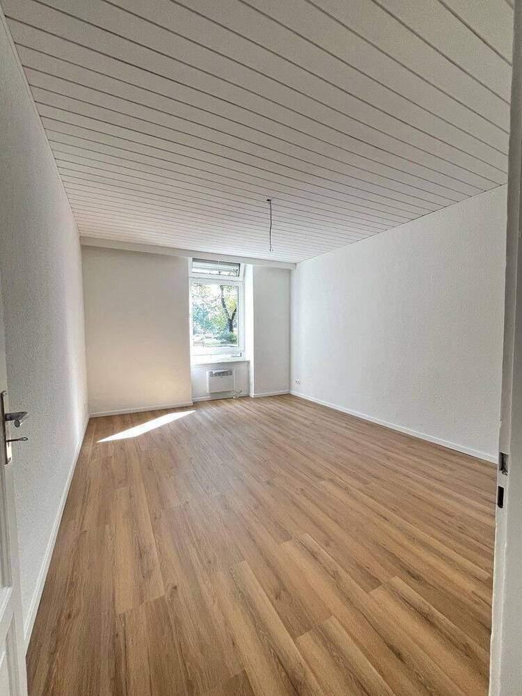 Erster Bezug nach Sanierung, 1A-Lage, altersgerechte exklusive 3-Zimmer-Altbau-Wohnung am Park