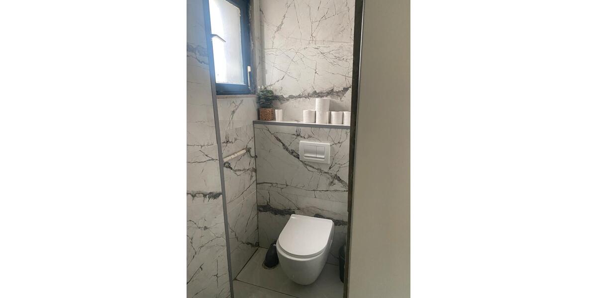 Einfamilienhaus Nürtingen - 6 Zimmer, 250 m&sup2;, 2.500&euro; | Angebot:25047803