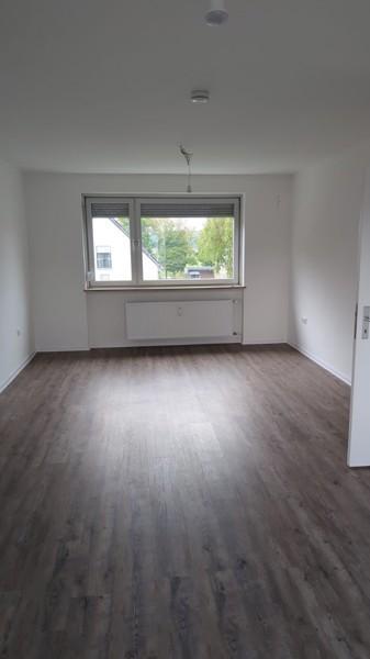 2. OG 3 Zimmer mit Balkon ab sofort zimmer