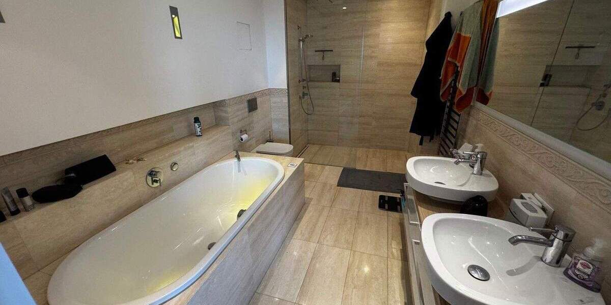 Etagenwohnung Hamburg HafenCity - 2 Zimmer, 133 m&sup2;, 2.500&euro; | Angebot:25693978