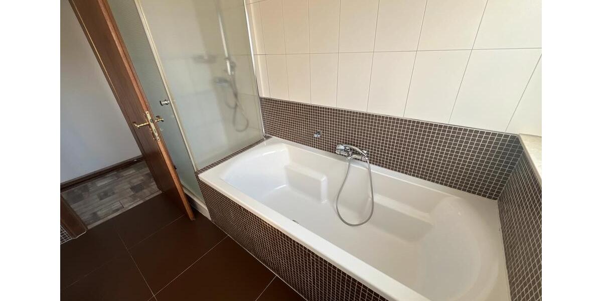 Dachgeschoßwohnung Herford Falkendiek - 6 Zimmer, 140 m&sup2;, 1.190&euro; | Angebot:25871318