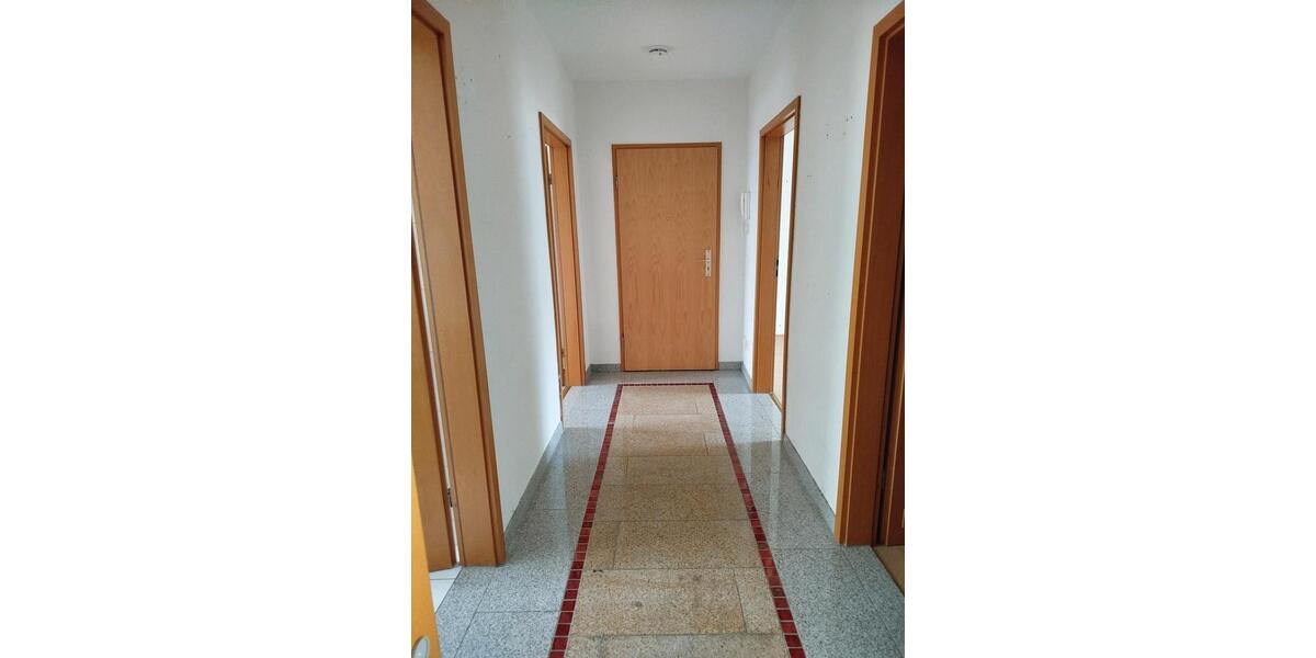 3 Raum Wohnung mit Balkon und TG 