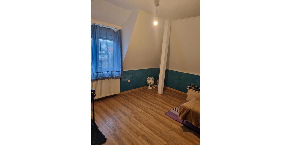 Dachgeschoßwohnung Neukirchen - 5 Zimmer, 100 m&sup2;, 600&euro; | Angebot:26167041