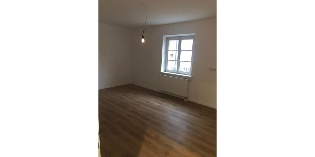 Renovierte Wohnung (Erstbezug Parterrre mit Garten und Balkon) 5 zimmer