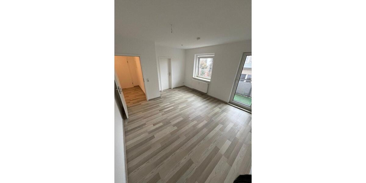Etagenwohnung Glauchau - 3 Zimmer, 61 m&sup2;, 360&euro; | Angebot:26008270