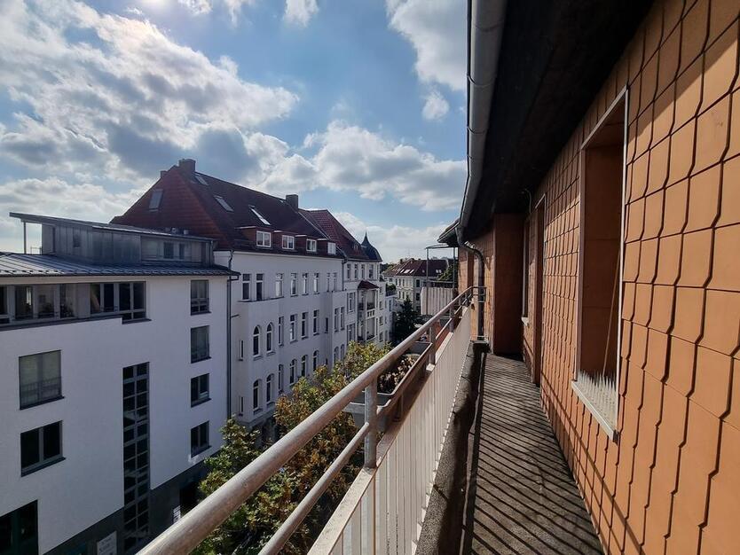 Altbautraum am Stadtwald: Renovierte 2-Zimmer-Wohnung mit Balkon im schönen Zooviertel! zimmer