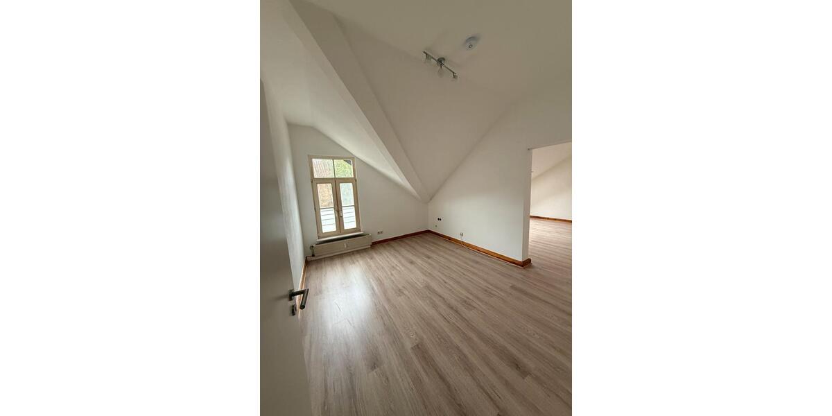Dachgeschoßwohnung Waldbröl - 5 Zimmer, 100 m&sup2;, 965&euro; | Angebot:25045379