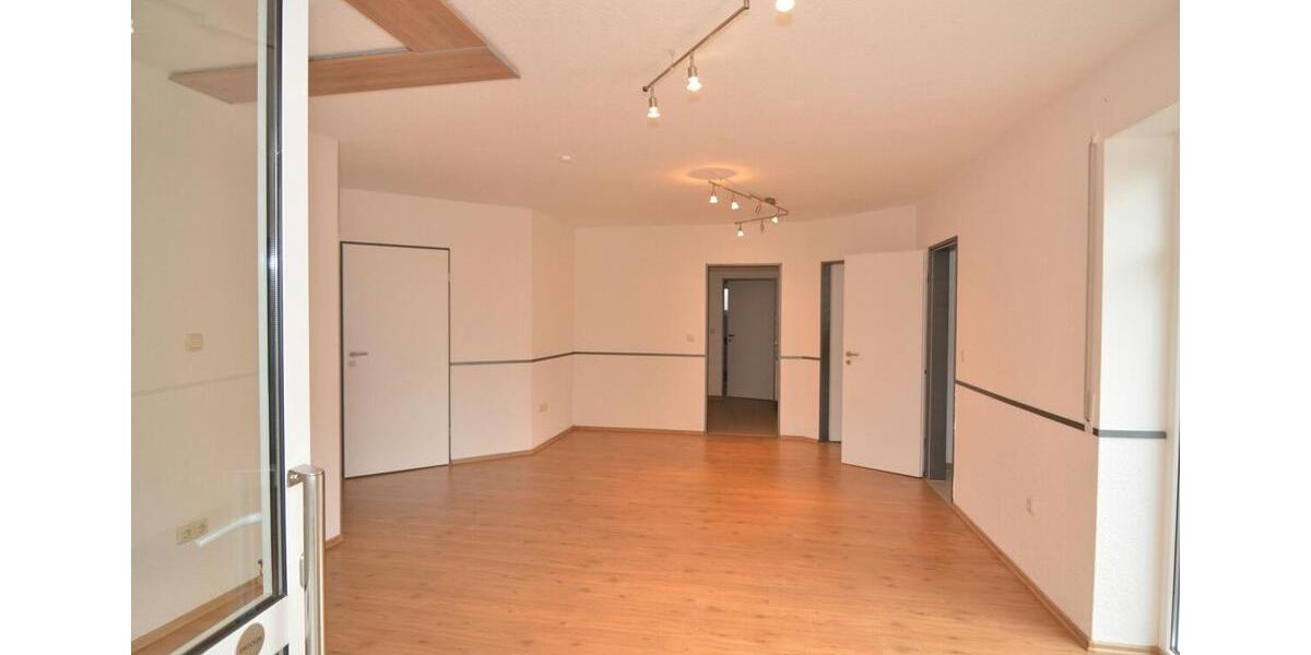 Etagenwohnung Bad Neustadt an der Saale - 2 Zimmer, 80 m&sup2;, 640&euro; | Angebot:26416511