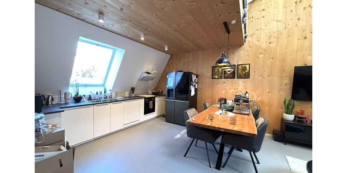 Stilvoll wohnen: Moderne 3,5-Zimmer-Maisonette mit Balkon und Stellplatz 3 zimmer