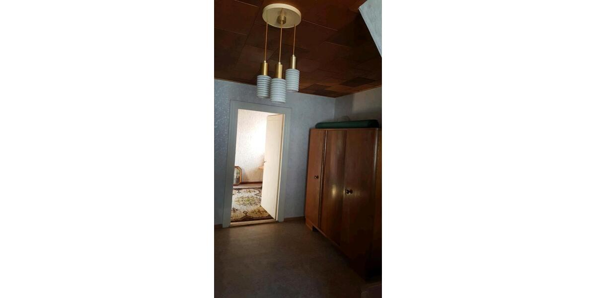 Etagenwohnung Neuhaus am Rennweg - 4 Zimmer, 100 m&sup2;, 800&euro; | Angebot:26289122