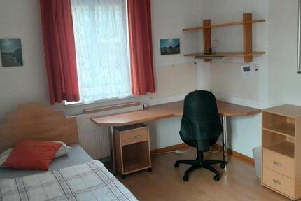 Möbliertes helles Zimmer 13qm + extra KücheBad 2 zimmer