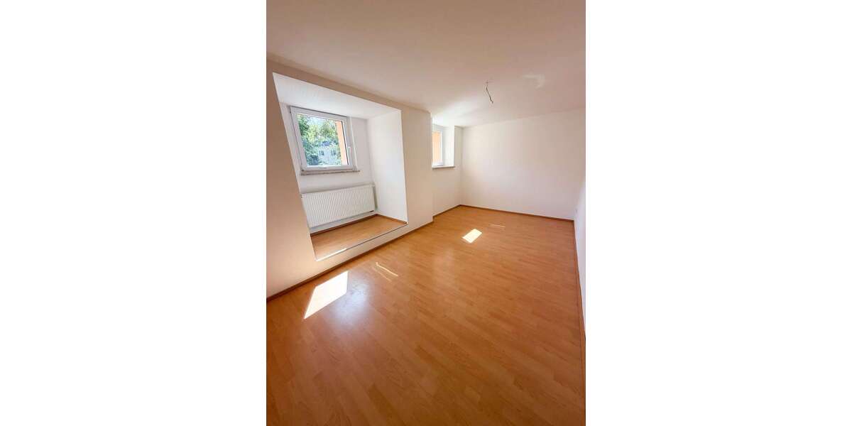 Etagenwohnung Oelsnitz Oelsnitz - 3 Zimmer, 76 m&sup2;, 460&euro; | Angebot:27212328