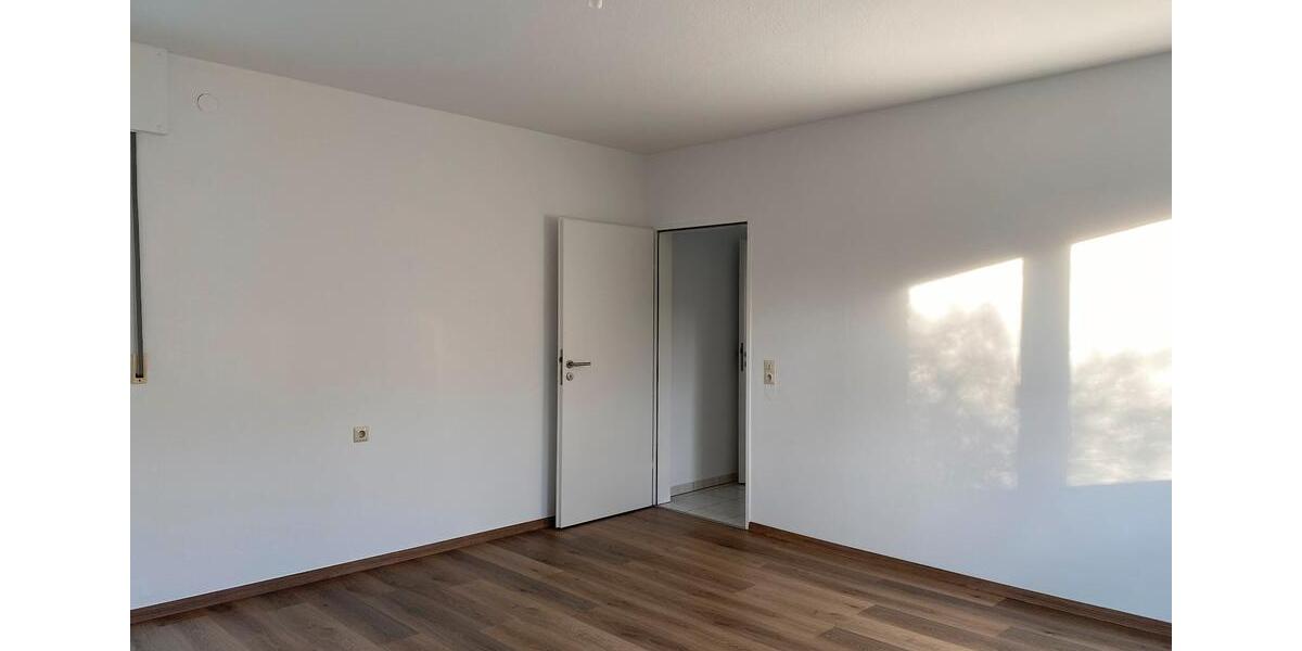 Einfamilienhaus Paderborn Elsen - 6 Zimmer, 250 m&sup2;, 2.000&euro; | Angebot:24515527