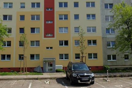 Wohnung Neubrandenburg Datzeberg - 3 Zimmer, 69 m&sup2;, 300&euro; | Angebot:26251255