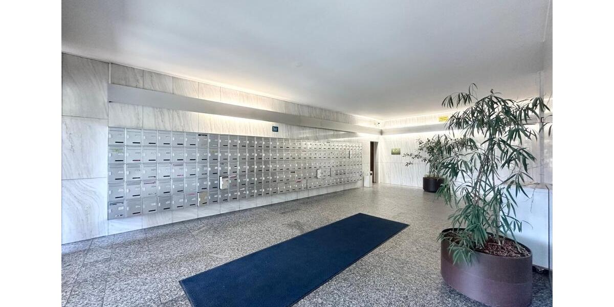 Möblierte 1-Zimmer-Wohnung mit großer Loggia in Frankfurt-Niederr 1 zimmer