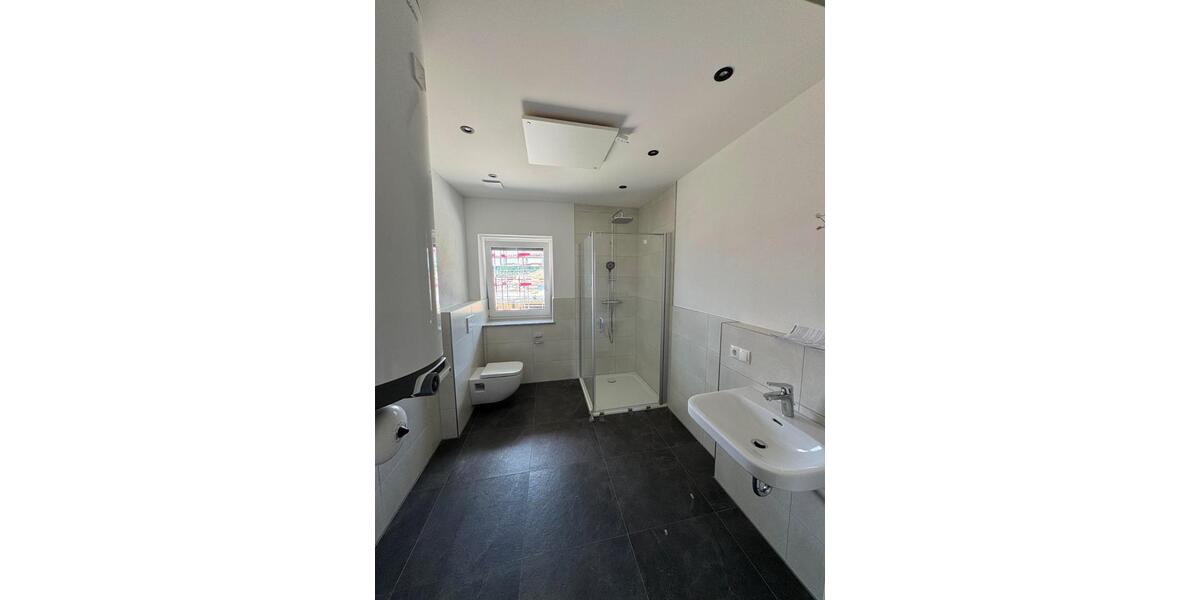 Dachgeschoßwohnung Gilching - 3 Zimmer, 120 m&sup2;, 2.325&euro; | Angebot:25906564