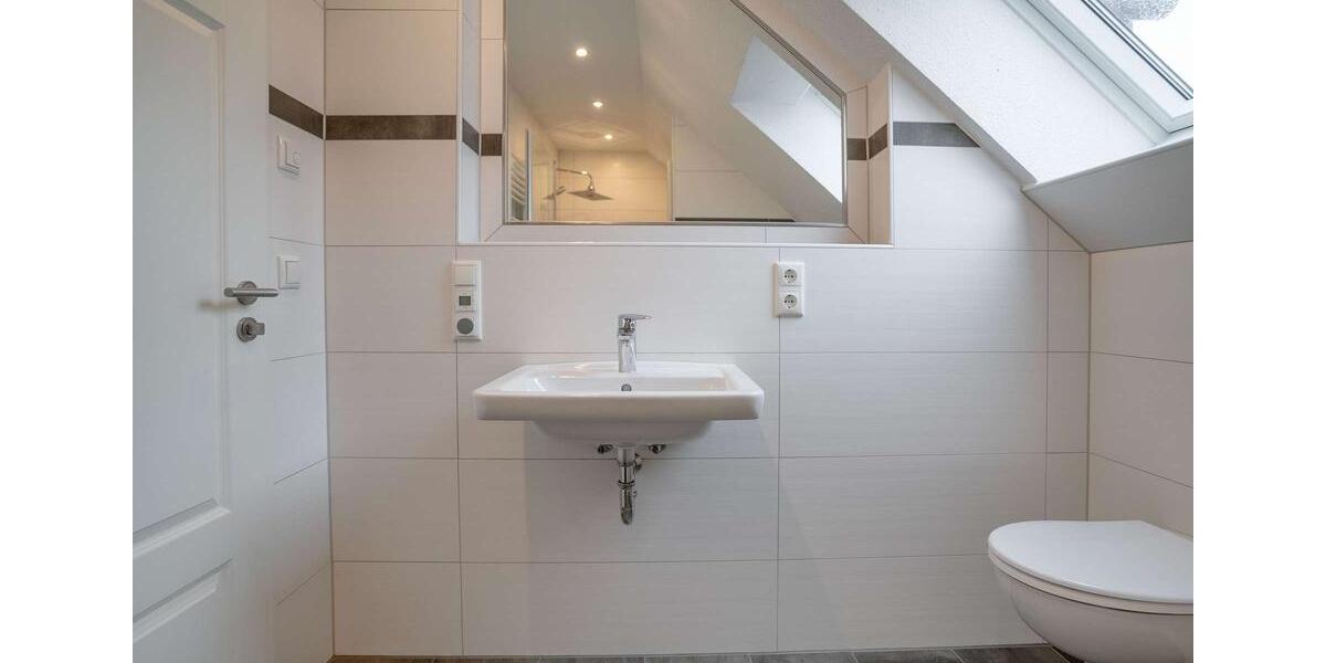 Dachgeschoßwohnung Hage - 3 Zimmer, 93 m&sup2;, 895&euro; | Angebot:25057172