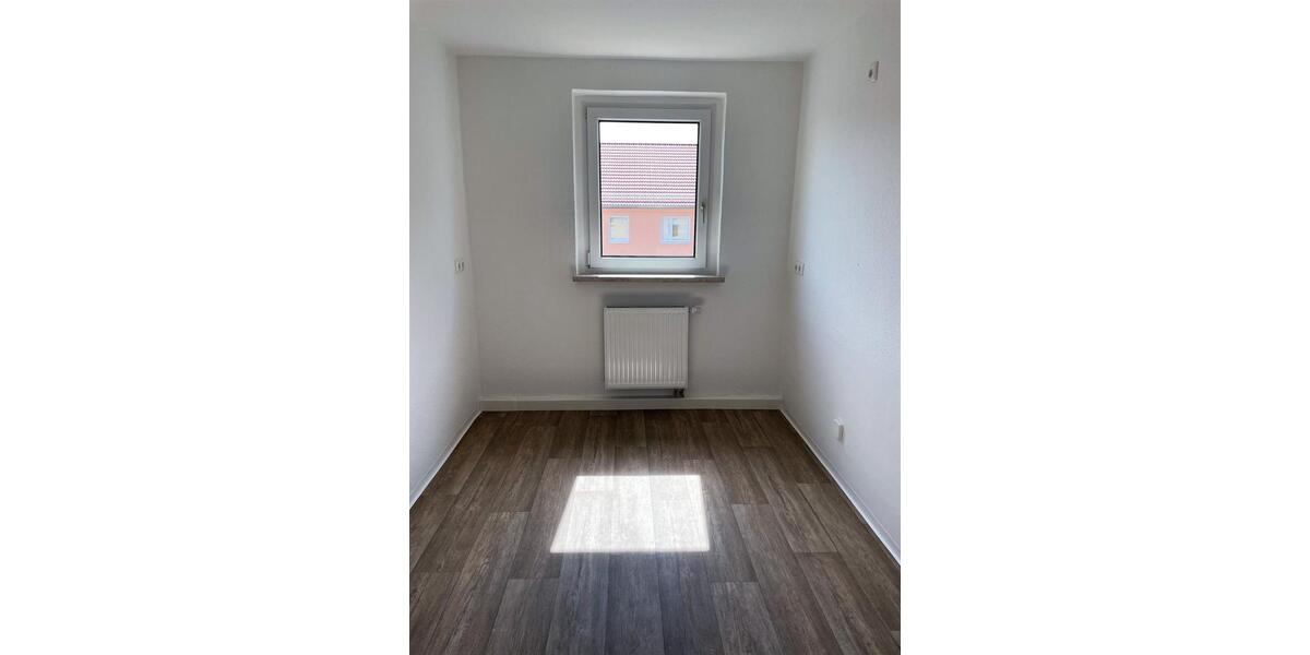 Etagenwohnung Weida - 3 Zimmer, 95 m&sup2;, 594&euro; | Angebot:21380005