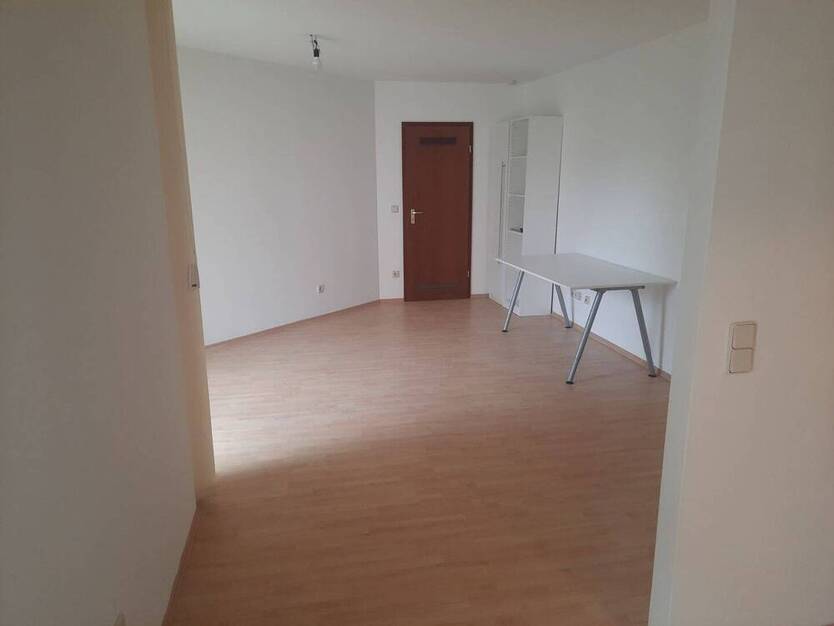 1 Zimmer-Appartement mit Balkon, Nähe Universität und Kliniken