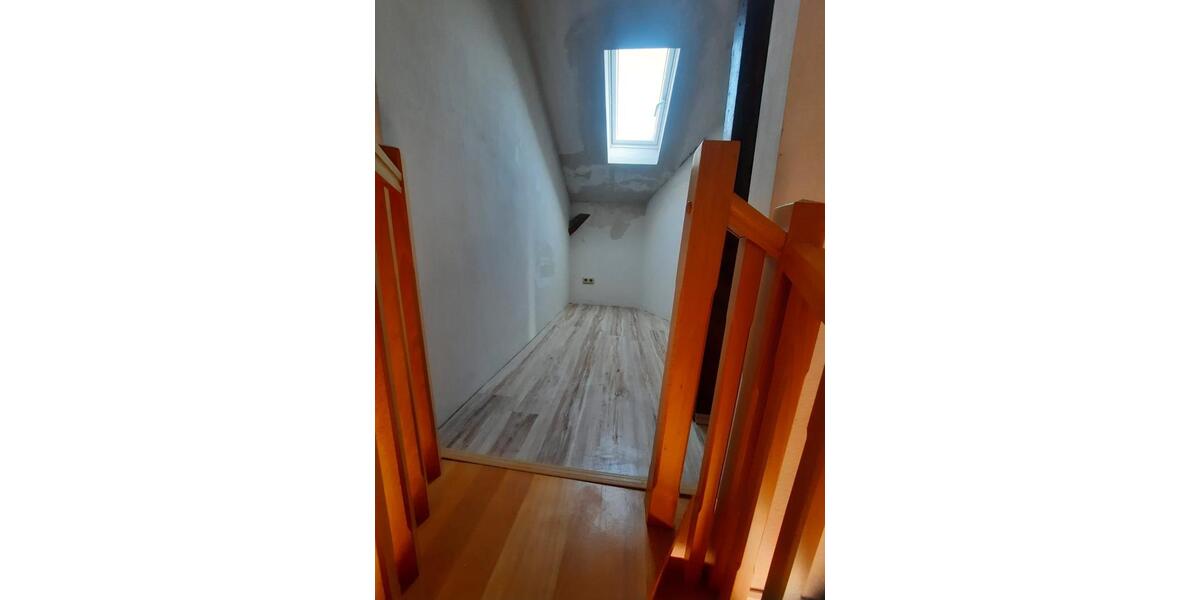 Dachgeschoßwohnung Eisenach - 4 Zimmer, 125 m&sup2;, 738&euro; | Angebot:25992448