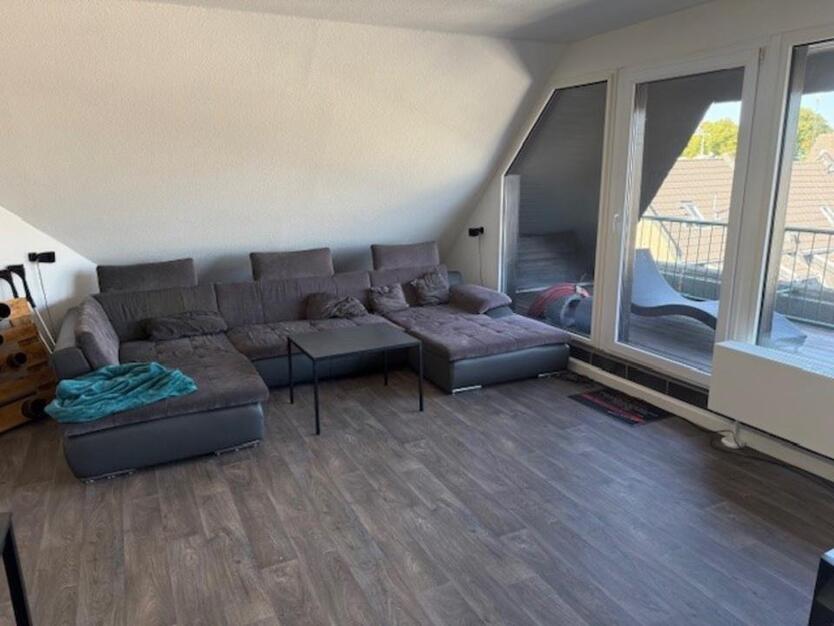 Top 3,5 Zimmer Wohnung mit großer LoggiaTerasse zimmer