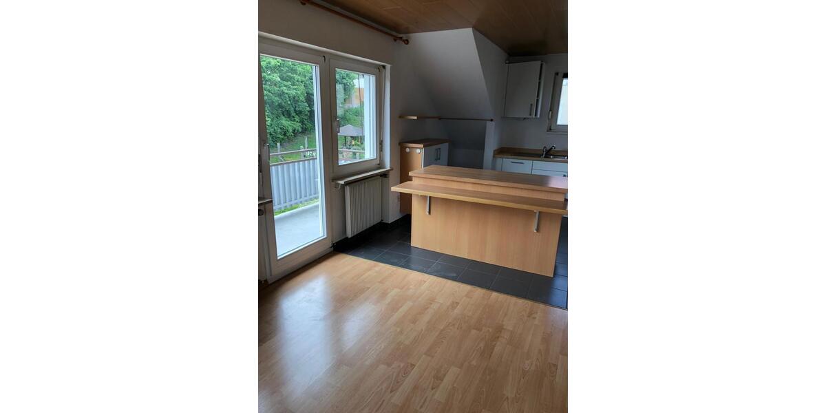 Dachgeschoßwohnung Weil am Rhein - 3.5 Zimmer, 85 m&sup2;, 1.300&euro; | Angebot:26464137