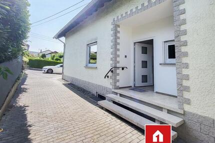 Bungalow-Feeling! Großzügige 6 Zimmer Wohnung mit eigenem Eingang in gepflegtem 3 Parteienhaus! zimmer