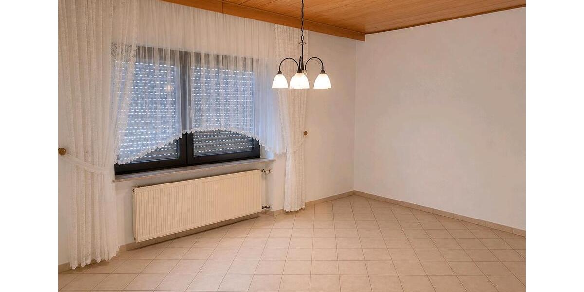 Etagenwohnung Haiger - 5 Zimmer, 130 m&sup2;, 1.300&euro; | Angebot:26506884