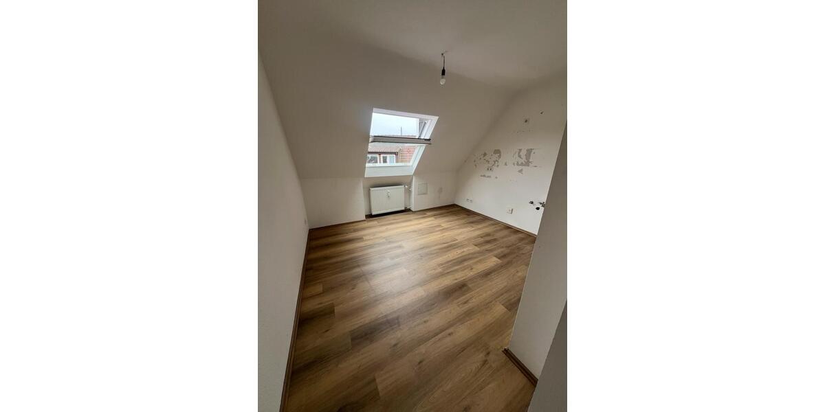 Dachgeschoßwohnung Essen Südviertel - 2.5 Zimmer, 35 m&sup2;, 550&euro; | Angebot:25916581