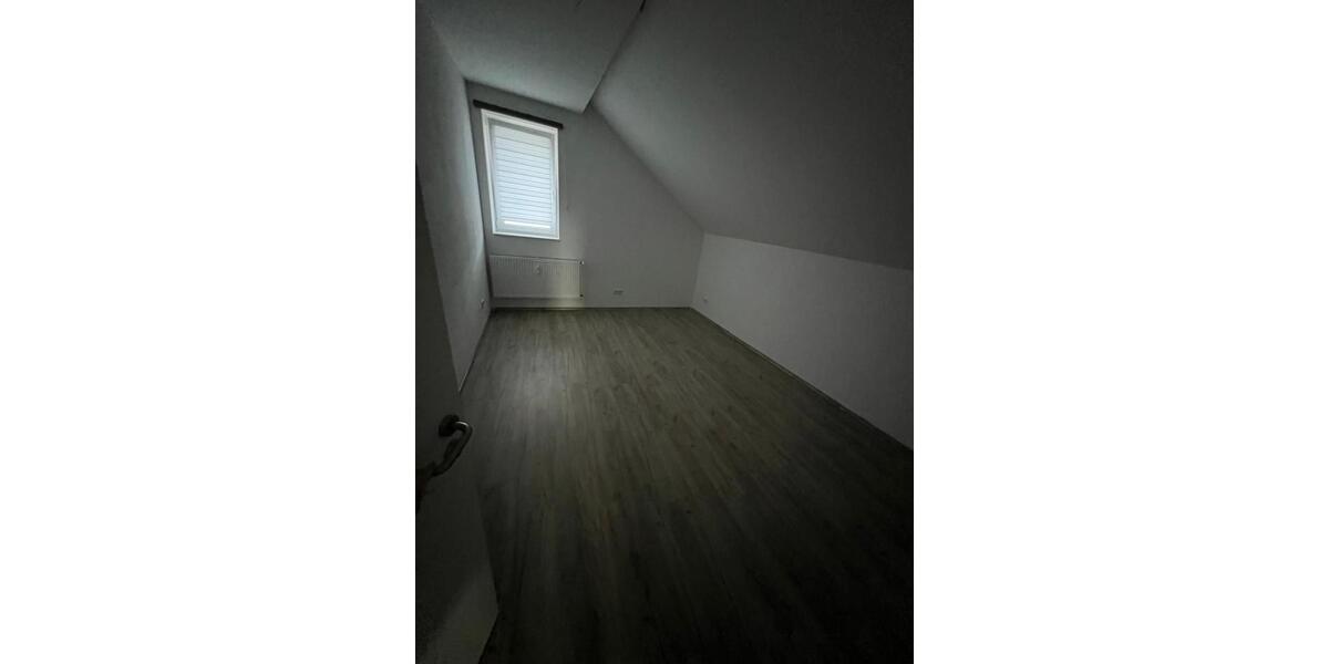 Dachgeschoßwohnung Dortmund Brackel - 4 Zimmer, 120 m&sup2;, 1.050&euro; | Angebot:24864411