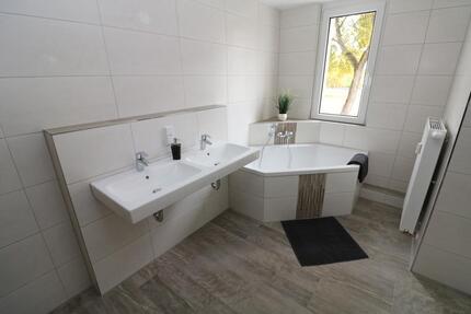 XXL Hoch drei...Etagen-Wohnung mit Wanne, Dusche, Gäste-WC u. 2 Balkonen!!!! zimmer
