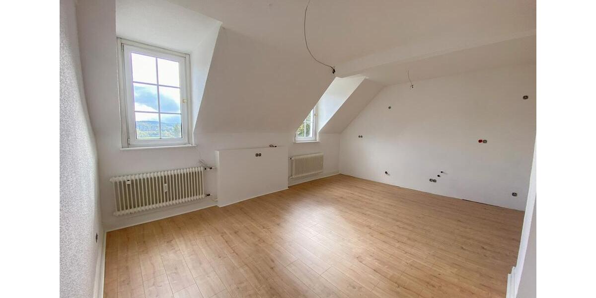 Dachgeschoßwohnung Morsbach - 4 Zimmer, 155 m&sup2;, 1.000&euro; | Angebot:23181341