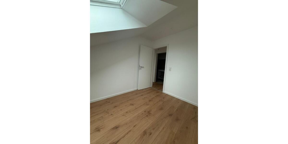 Dachgeschoßwohnung Niederaichbach - 4 Zimmer, 120 m&sup2;, 1.100&euro; | Angebot:25790907