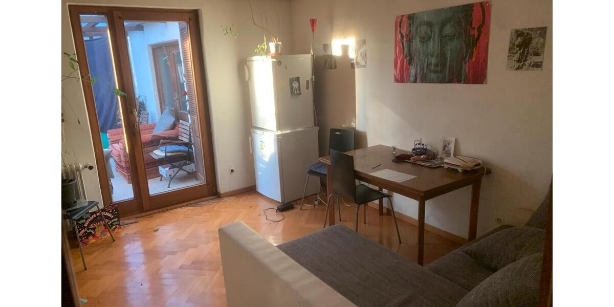 2 Zimmer (unmöbliert mögl.) in einer großen WG mit riesen Garten 2 zimmer