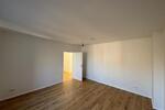 ACHTUNG: Tolle RENOVIERTE 4 Zimmer Wohnung mit Balkon!!