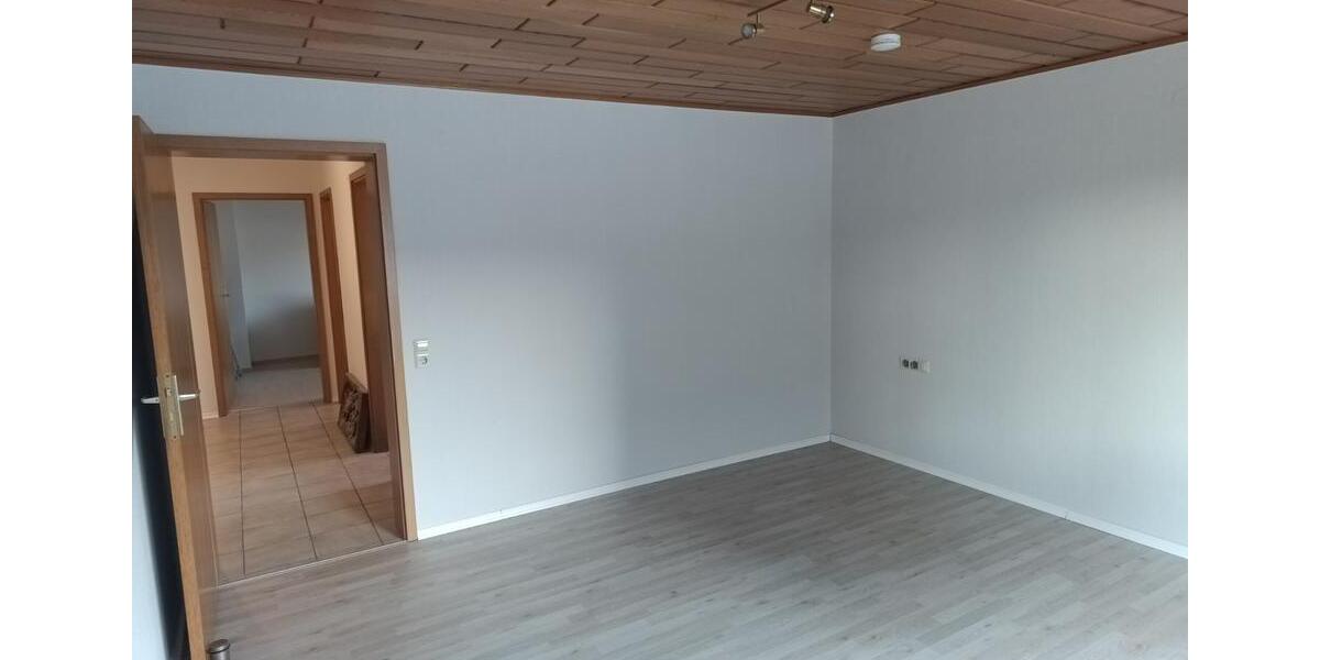 Erdgeschoßwohnung Rottenburg am Neckar - 3.5 Zimmer, 90 m&sup2;, 1.300&euro; | Angebot:25838278