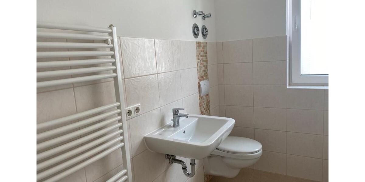 Etagenwohnung Ronneburg - 3 Zimmer, 80 m&sup2;, 900&euro; | Angebot:26040101